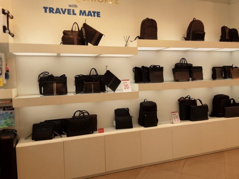 [Gyeongsangnam-do] Louis Quatorze Bags – Lotte Gimhae Branch [Tax Refund Shop] (루이까또즈 가방 롯데김해)