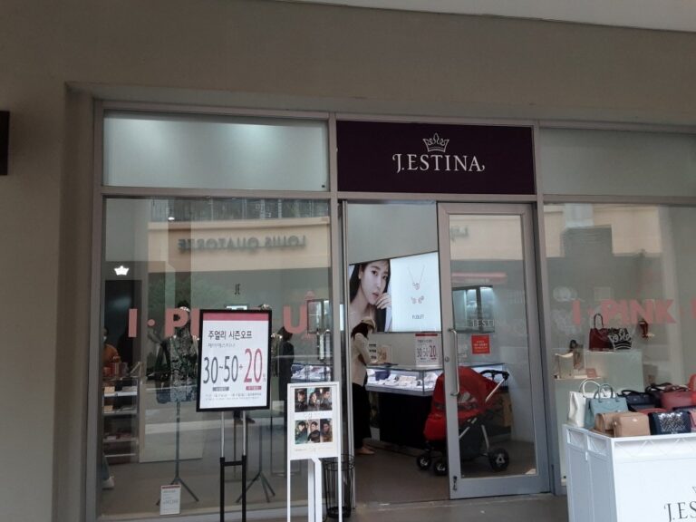 [Gyeongsangnam-do] J.Estina – Lotte Outlets Gimhae Branch [Tax Refund Shop] (제이에스티나 롯데아울렛 김해점)