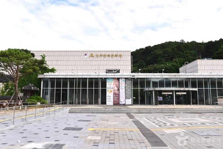 [Jeollabuk-do] Jeonju Hanbyuk Cultural Center (전주한벽문화관)