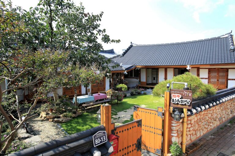 [Jeollabuk-do] Hanok Garden in Jeonju / 전주한옥마당
