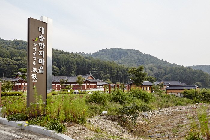 [Jeollabuk-do] Daeseung Hanji Village & Hanok Traditional Culture Experience Center (대승한지마을한옥전통문화체험관)