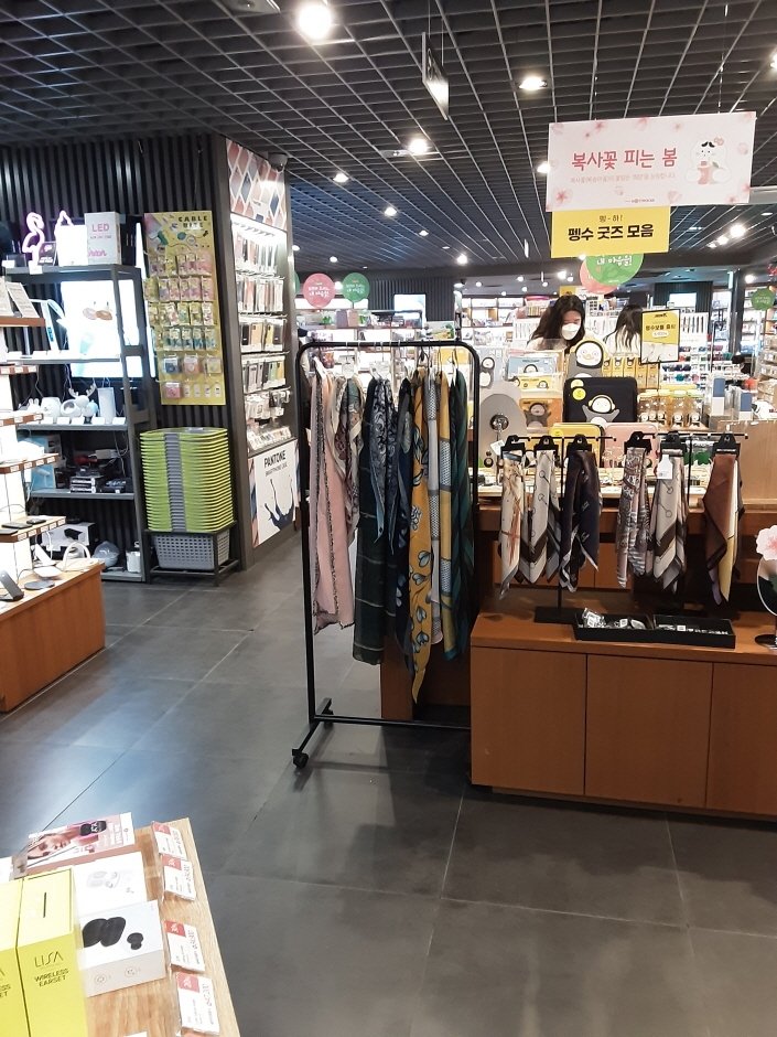 [Jeollabuk-do] Hottracks – Jeonju Branch [Tax Refund Shop] (핫트랙스 전주점)