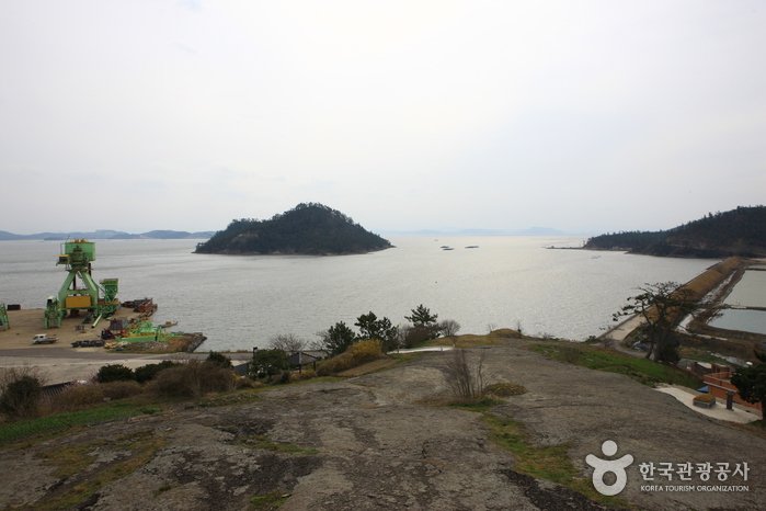 [Jeollanam-do] Yi Chungmugong’s Byeokpajin Battle Monument (이충무공 벽파진 전첩비)