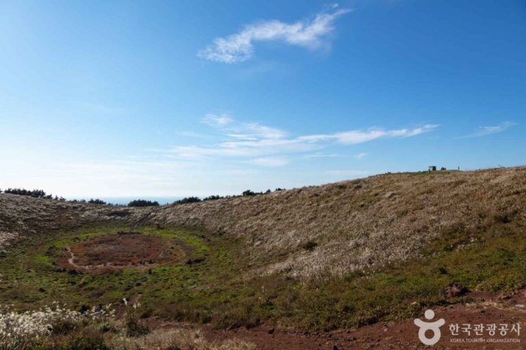 [Jeju] Geum Parasitic Cone (금오름)