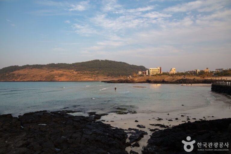 [Jeju] Hamdeok Seoubonghaebyeon Beach (함덕 서우봉 해변 (함덕해수욕장))