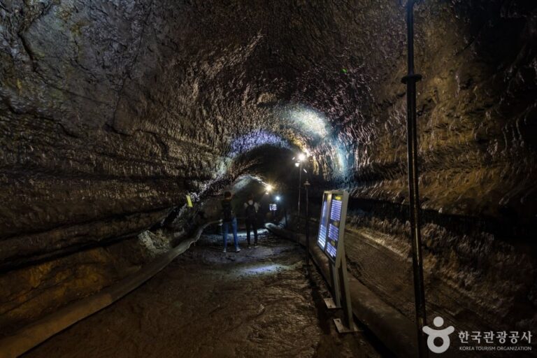 [Jeju] Manjanggul Lava Tube [National Geopark] (만장굴 (제주도 국가지질공원))