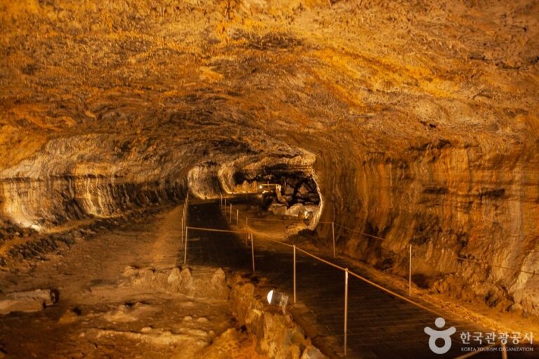 [Jeju] Hyeopjaegul Lava Tube (Hallim Park) (협재굴(한림공원))