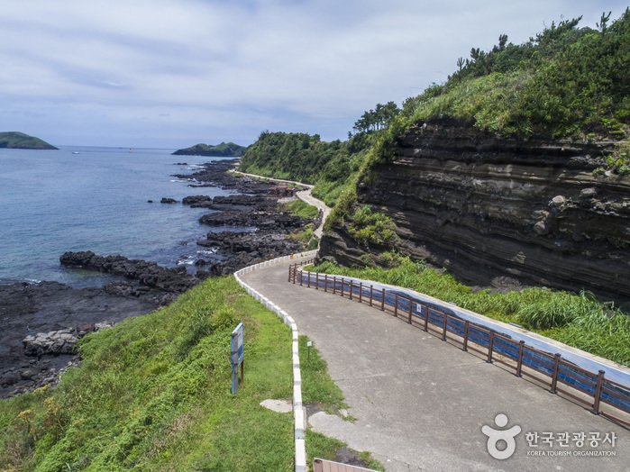 [Jeju] Suwolbong Tuff Cone and Chagwi Coast (수월봉과 차귀해안)