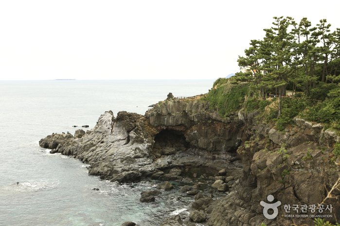[Jeju] Namwon Keuneong Coast (남원 큰엉해안)